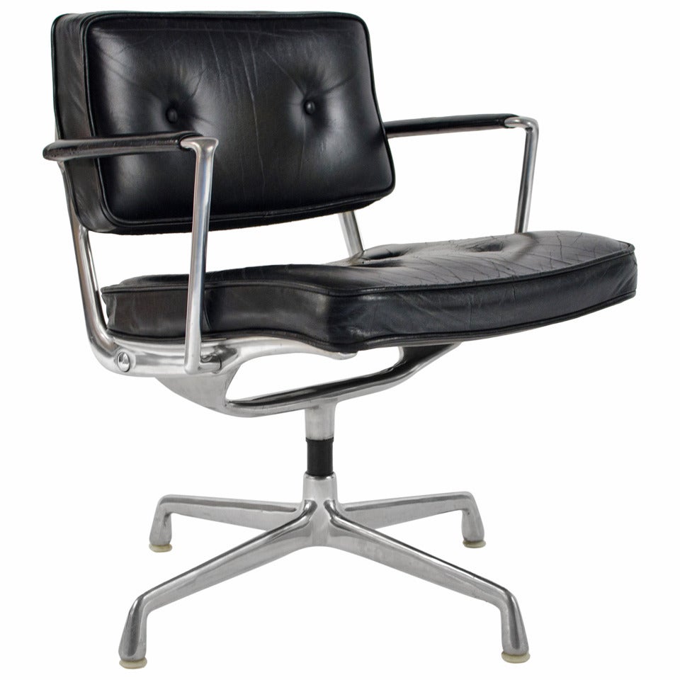 Charles Eames ES 102 Intermediate Swivel Armchair, 1968