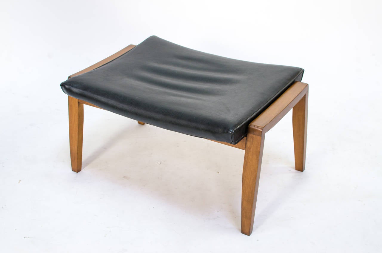 This is a hard to find scoop chair footstool correct for the chair designed by Milo Baughman for Thayer Coggin and manufactured by James (1955). Original Naugahyde upholstery and restored wood frame make this footstool ready to complement a chair