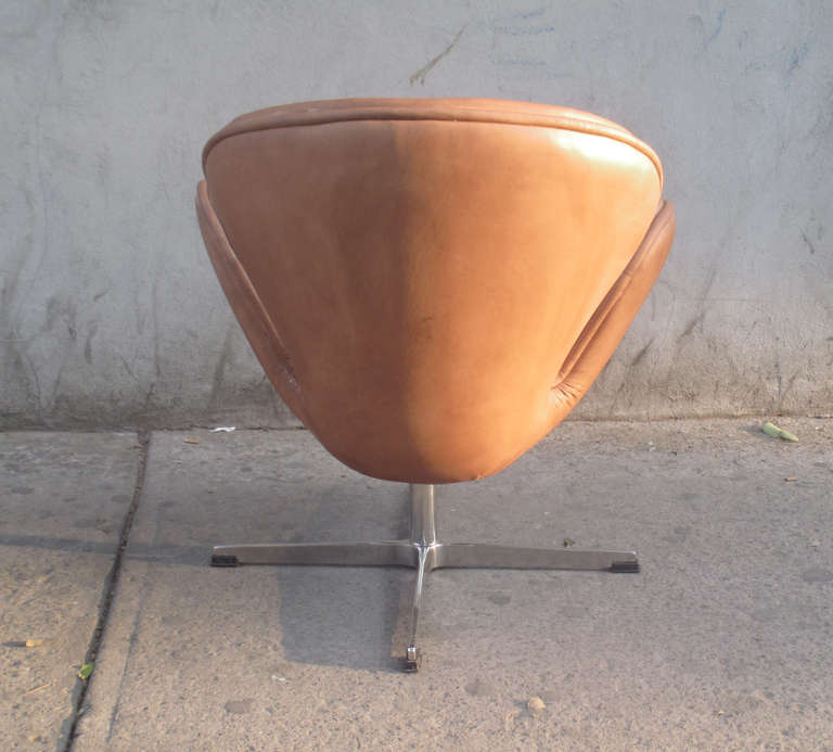 Mexican Pair of Arne Jacobsen Swan Lounge Chairs