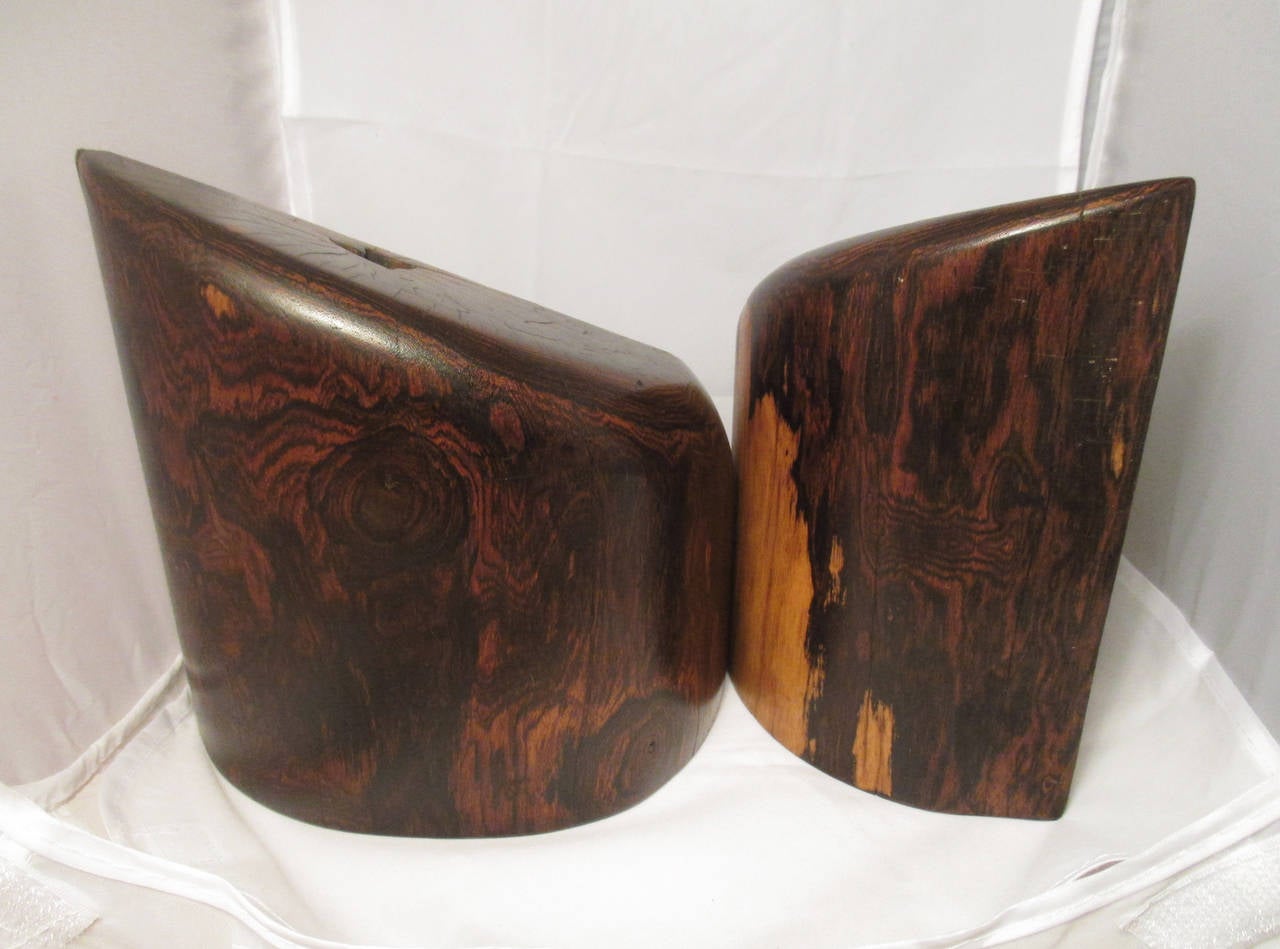 Don Shoemaker was an American designer who lived and worked in Michoacán, Mexico. He is actually considered one of the most important Mexican Modernism exponent and is his style is characterized by the use of tropical woods like cocobolo, rosewood,