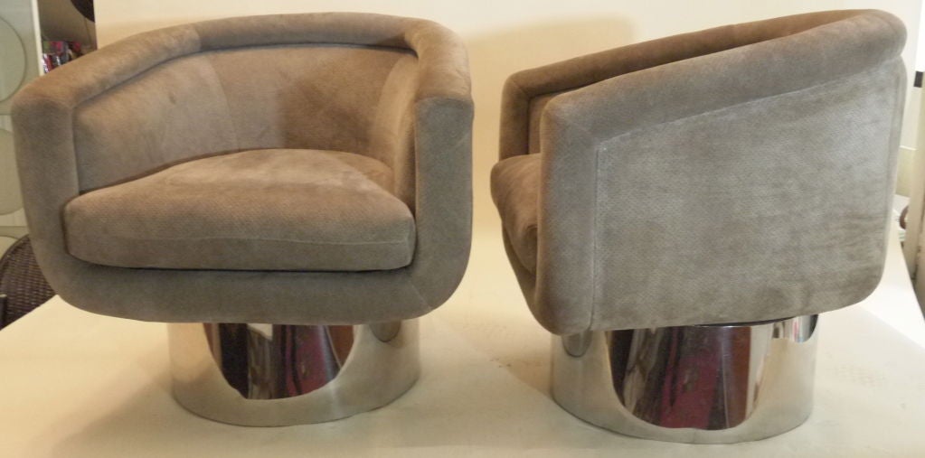 Late 20th Century Pair of club chars by Leon Rossen for Pace Furniture