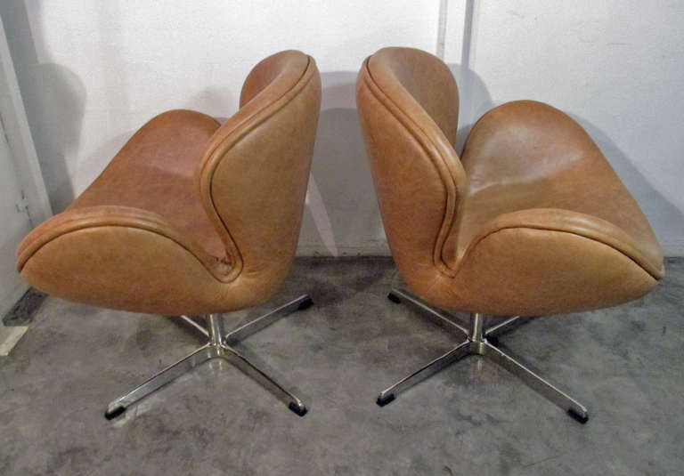 Mexican Pair of Swan Chairs by Arne Jacobsen