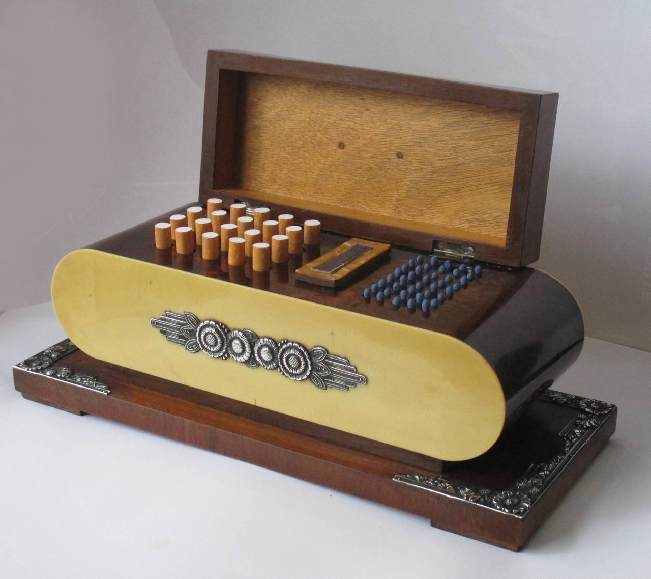 Art Deco/Nouveau Cigarette Box, Silver and Celluloide In Excellent Condition In 0, Cuauhtemoc