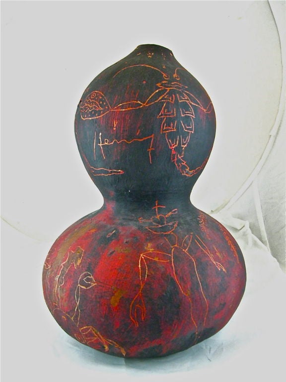 Bottle gourd intervened by the Mexican painter Sergio Hernandez to turn it into an art piece. Certificate of the piece included.<br />
<br />
Sergio Hernandez was born in Oaxaca in 1957.<br />
Born in Huajuapan de Leon, Oaxaca in 1957.  In 1973
