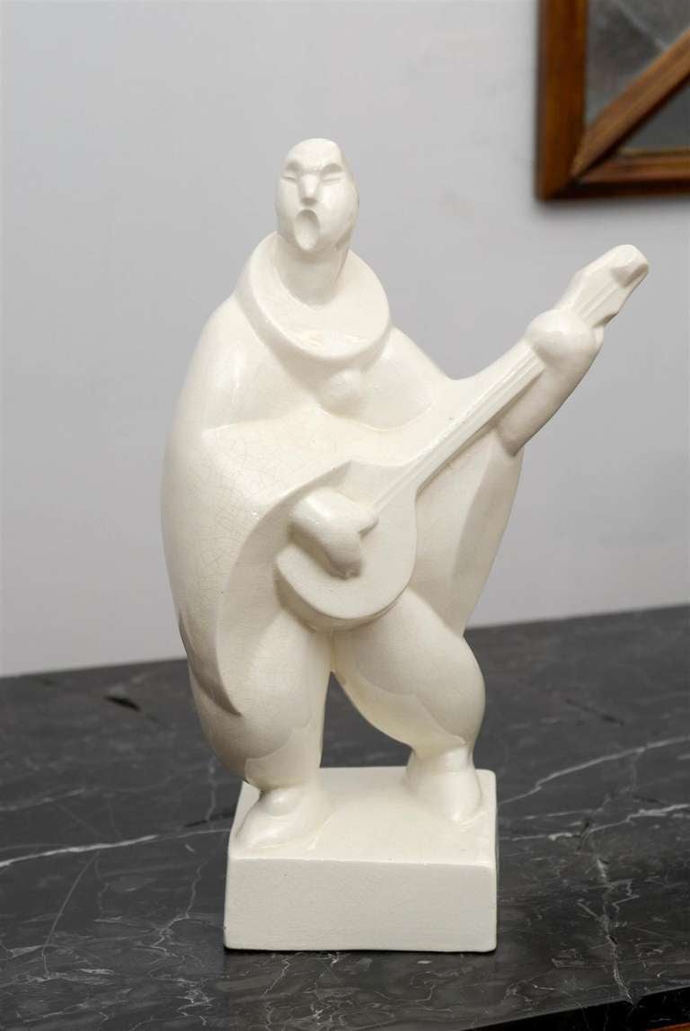 Pierrot jouant de la mandoline par Geo Conde Excellent état à Atlanta, GA