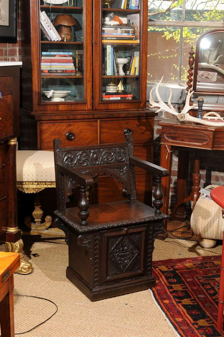 Néo-Renaissance Chaise de cabinet italienne en Oak Revive de la Renaissance en vente