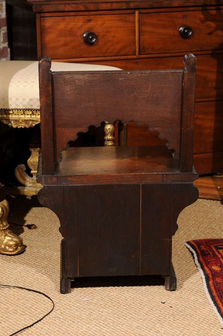 Chaise de cabinet italienne en Oak Revive de la Renaissance Bon état - En vente à Atlanta, GA
