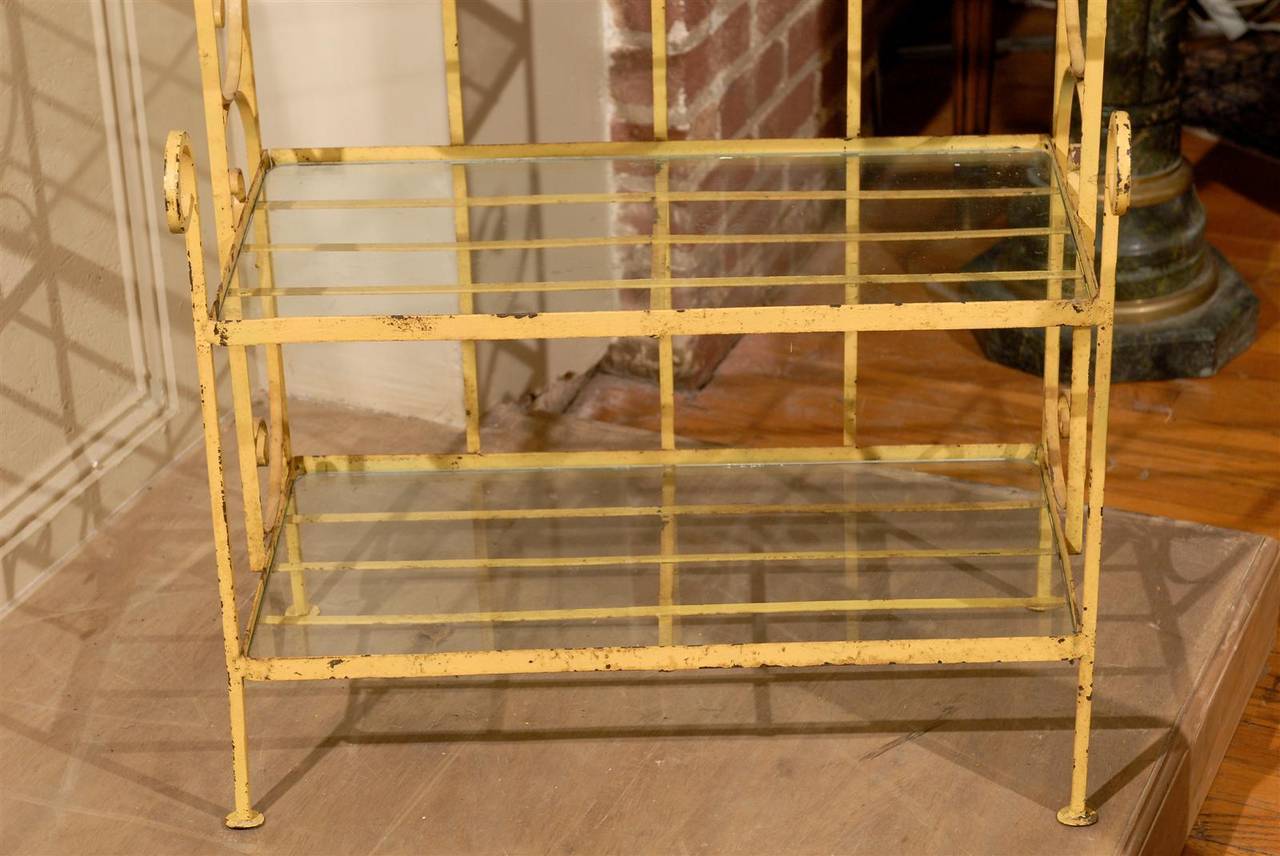 Petite Midcentury Yellow Baker's Rack In Good Condition In Atlanta, GA