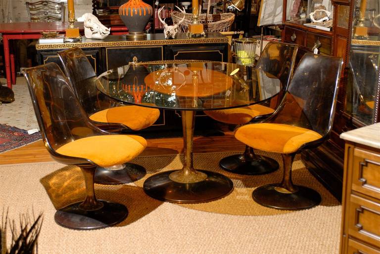 Mid-Century Tulip Shaped Table and Four Chairs 1