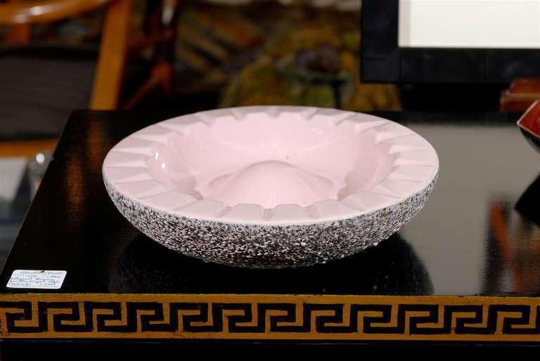 Vintage Retro Shawnee Kenwood USA Art Pottery Large Ashtray with pale pink interior and black confetti finish on the exterior.