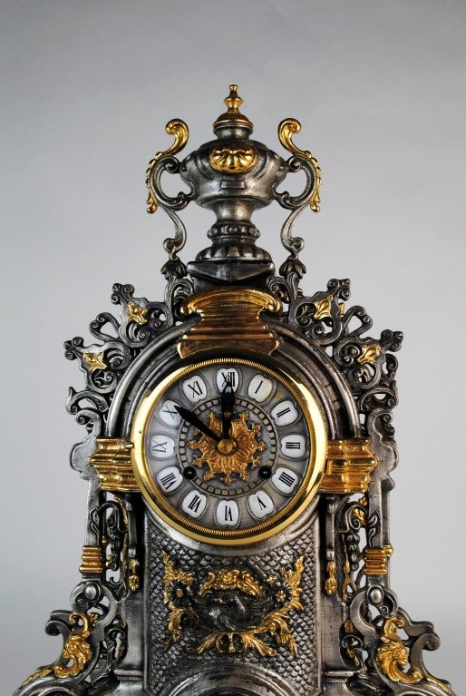 Italian Mantle Clock In Excellent Condition For Sale In Blacksburg, VA