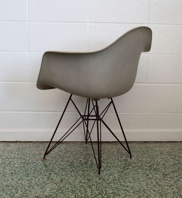 Herman Miller Eames Armchair Eiffel Base In Excellent Condition In St. Louis, MO