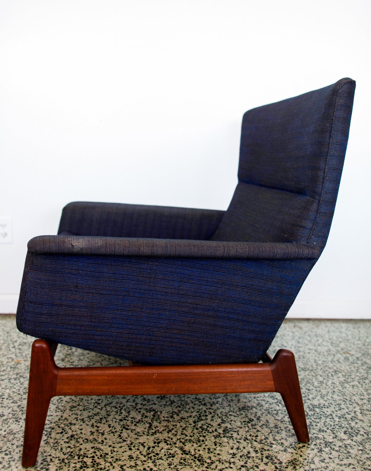 Mid-Century modern arm chair / lounge chair by Dux.
Very rare reclining model.
Solid modern style and comfort.
Sturdy walnut frame. We recommend reupholstery for this item.