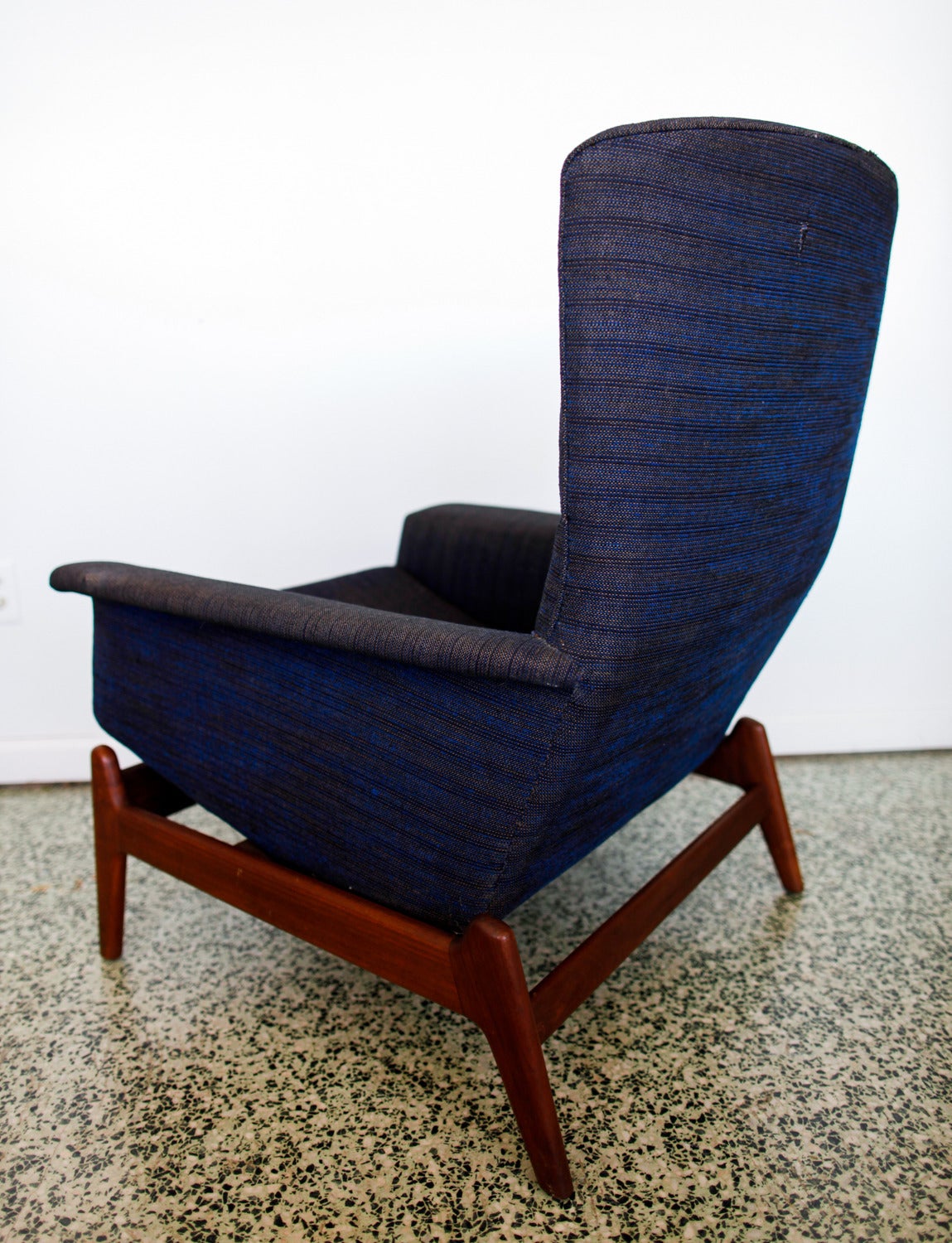 Rare Reclining Mid-Century Modern Lounge Armchair by Dux In Good Condition In St. Louis, MO