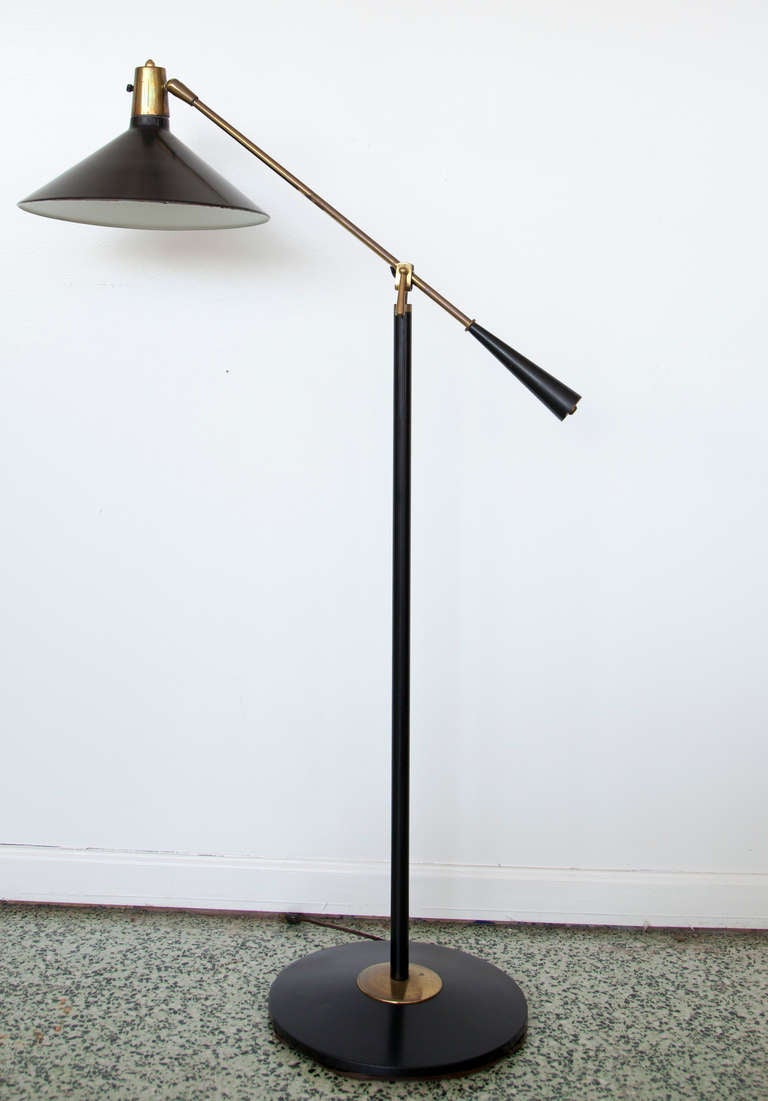 Nice Stilnovo swing arm floor lamp. Two available. The height is adjustable.

67