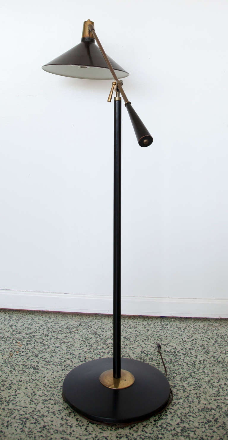Stilnovo - Lampadaire italien à bras pivotant du milieu du siècle dernier Excellent état à St. Louis, MO