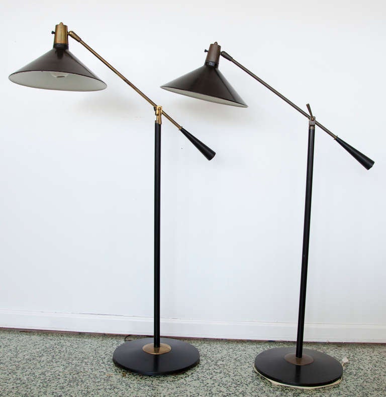 Stilnovo Italian Mid-Century Swing Arm Floor Lamp In Excellent Condition In St. Louis, MO