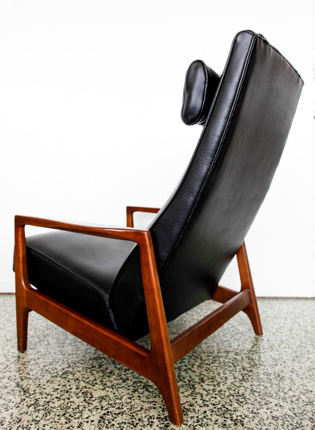 Stunning Leather Black Mid-Century Reclining Danish Lounge Chair 1