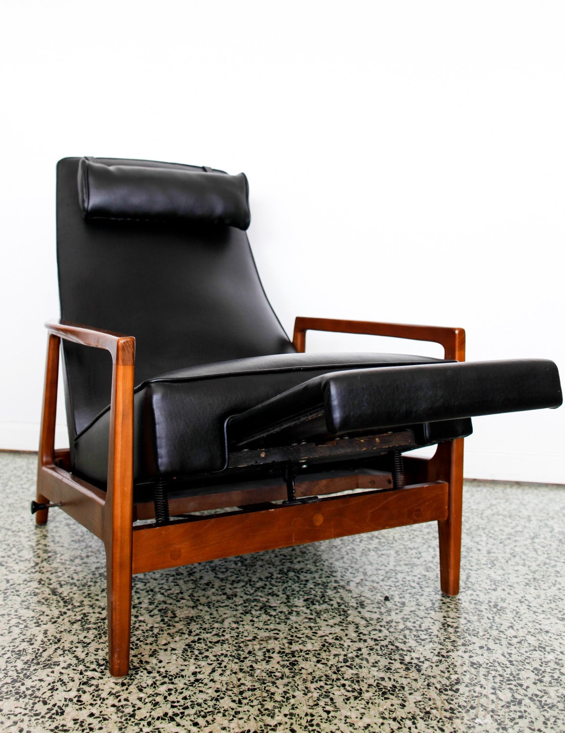 Stunning Leather Black Mid-Century Reclining Danish Lounge Chair 3