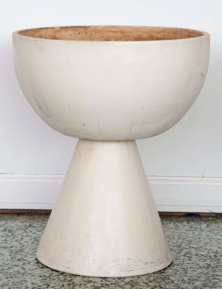 Original Architectural Pottery planter designed by John Follis in 1950. It is marked with the company imbossed signature inside the bowl.