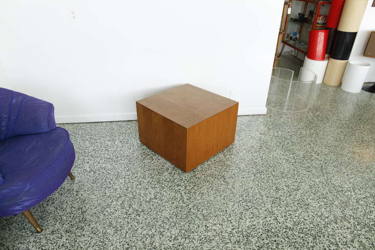Mid-20th Century Pair of Pedestal Display End Tables after Milo Baughman