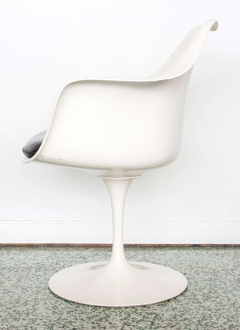 Four Saarinen Tulip Dining Chairs for Knoll In Excellent Condition In St. Louis, MO