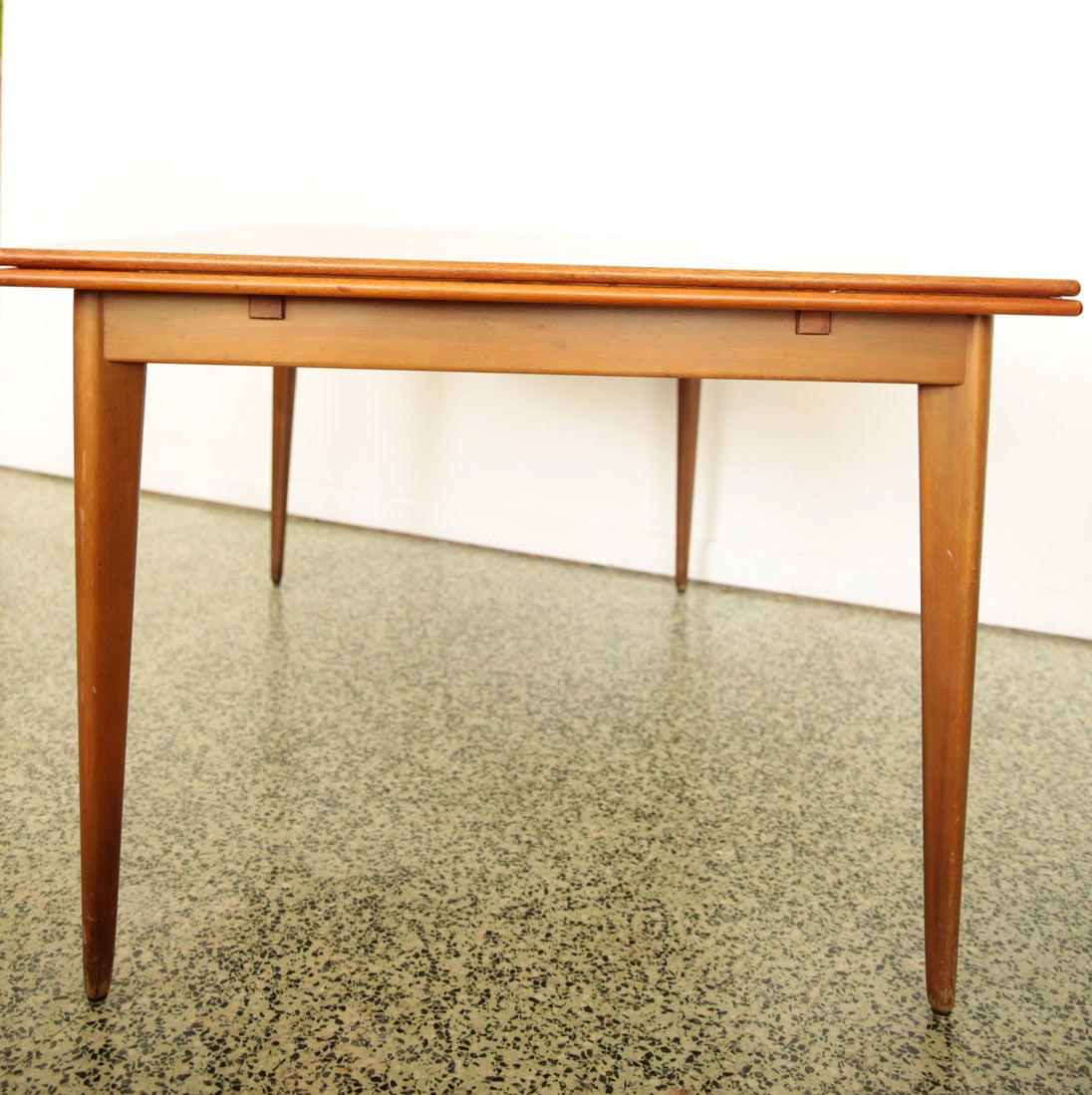 DUX-Esstisch (Moderne der Mitte des Jahrhunderts)