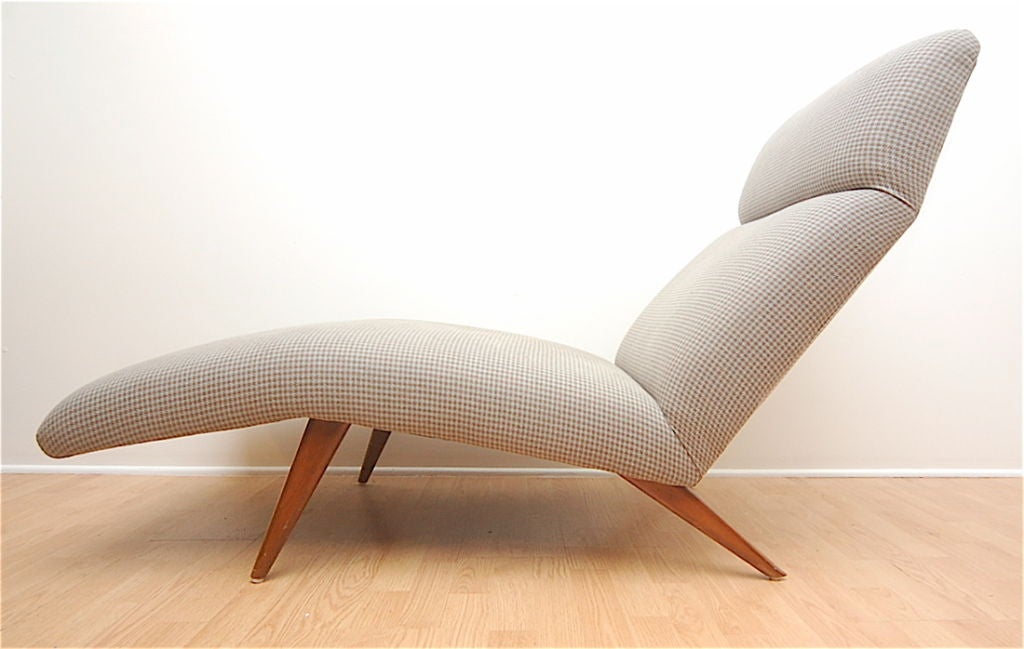 Mid-20th Century Mid-Century Chaise Lounge Chair Houndstooth Fabric