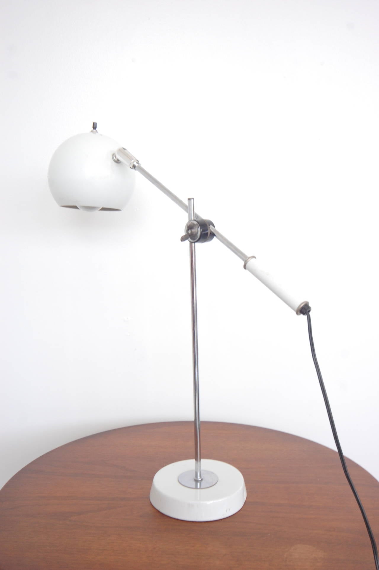 American White Lightolier Ball Table Desk Lamp