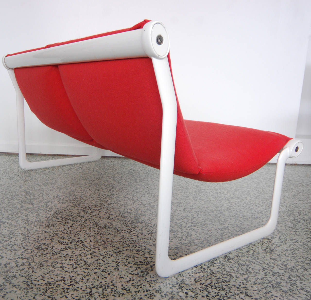 Hannah Morrison Mid-Century for Knoll Sling settee sofa in original vintage red upholstery, with original labels. Matching chair also available. Inspired by the extruded aluminum of a sailboat mast.