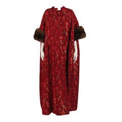 Matlin-Abendmantel aus Seidenbrokat aus den 1960er Jahren mit Satin-Manschetten und Satin-Manschetten