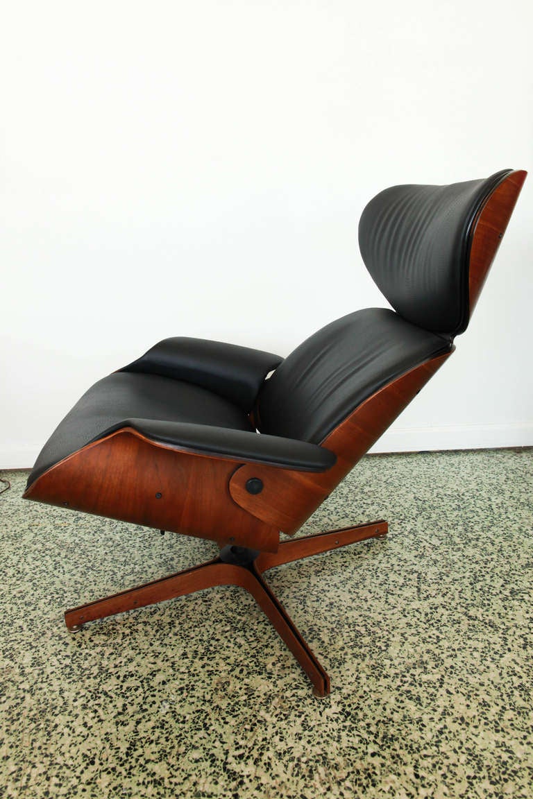 Mr. Chair By George Mulhauser for Plycraft  Black Lounge Chair and Ottoman In Excellent Condition In St. Louis, MO