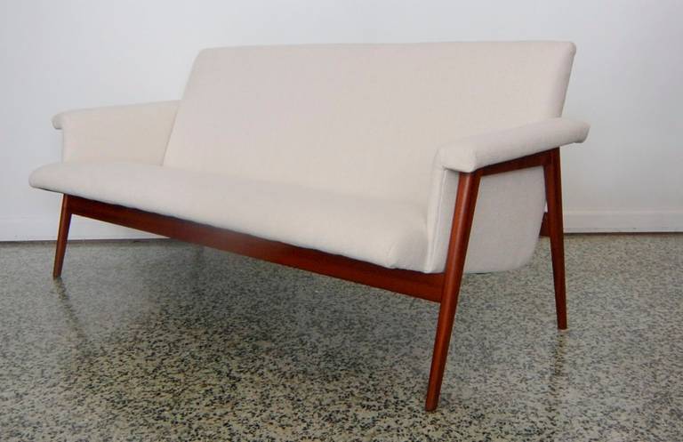 Exquisite mid-century danish settee in newly upholstered in white.

Dimensions: 60