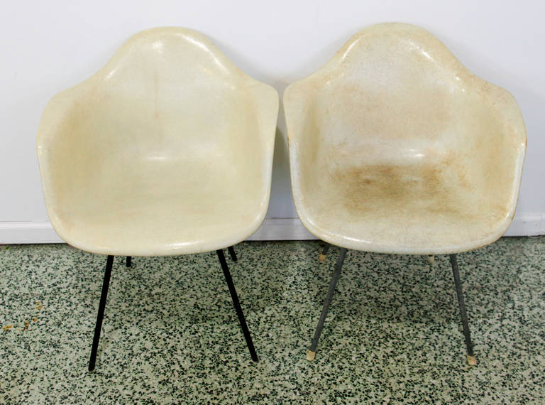 This is a nice set of four rope edge chairs in original condition.  There are TWO sets of matching pairs.  Two have black legs and two have steel legs.  There are no cracks or damage.  Two of the chairs seem to have more yellowing than the other