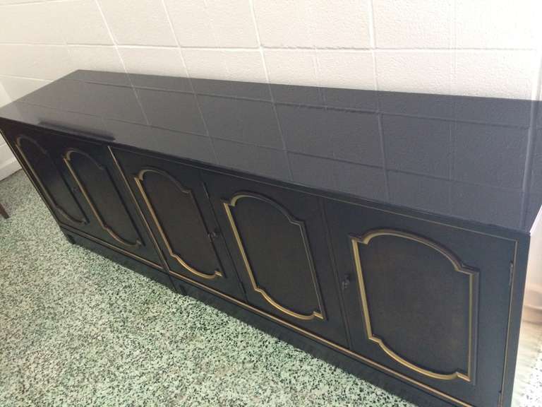 Black and Gold Henredon Credenza In Excellent Condition In St. Louis, MO