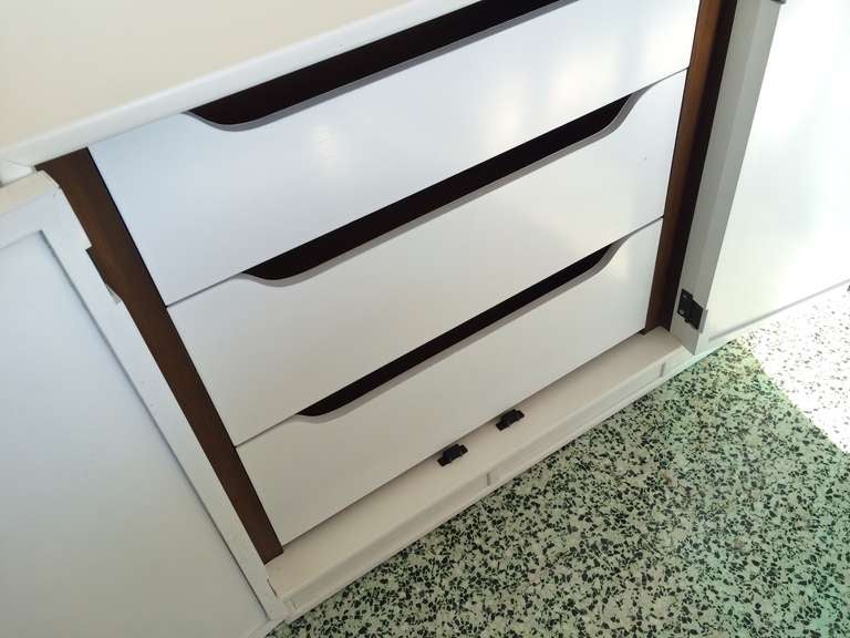 White Mid-Century Modern Lacquer Credenza 3