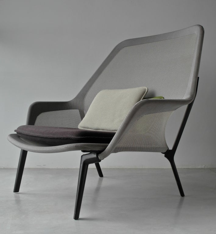 Rroan & Erwan Bouroullec creaed this expansive armchair for Vitra 
 by using extremely strong, prcisely shaped knit, which is streched over a metal frame like a fitted stocking.