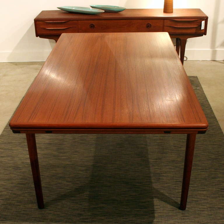 Vintage Teak Dining Table In Excellent Condition In Vancouver, BC