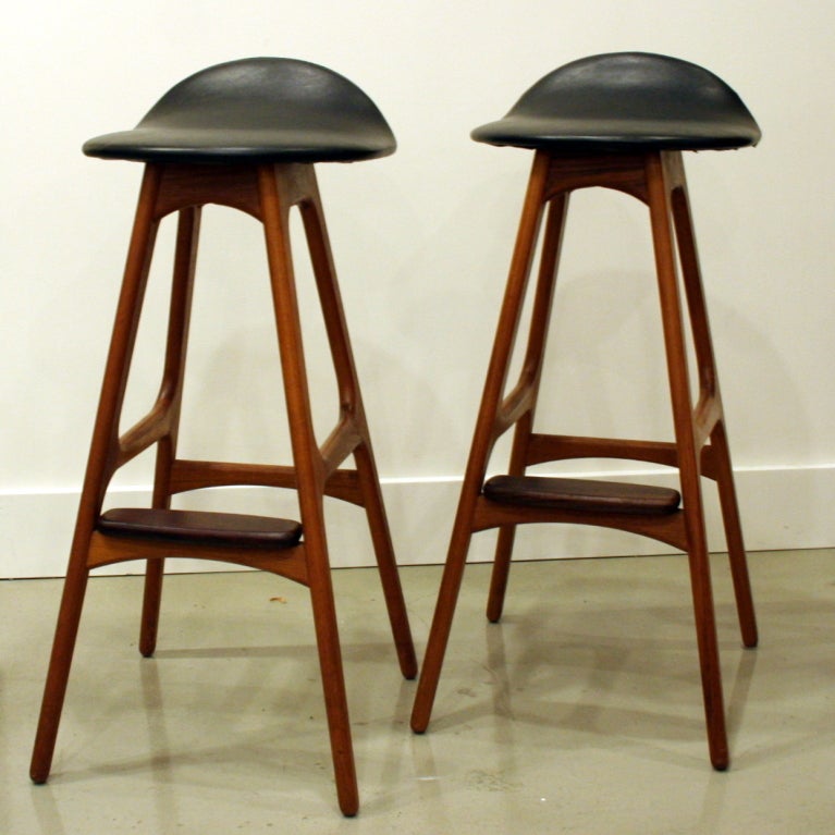 These beautiful and sculptural bar stools, designed in 1951, are presented in stunning teak with oil finish.  Accented with rosewood foot rests, these stools are organic in style, and minimal in floor space.  The bent ply seats are padded and