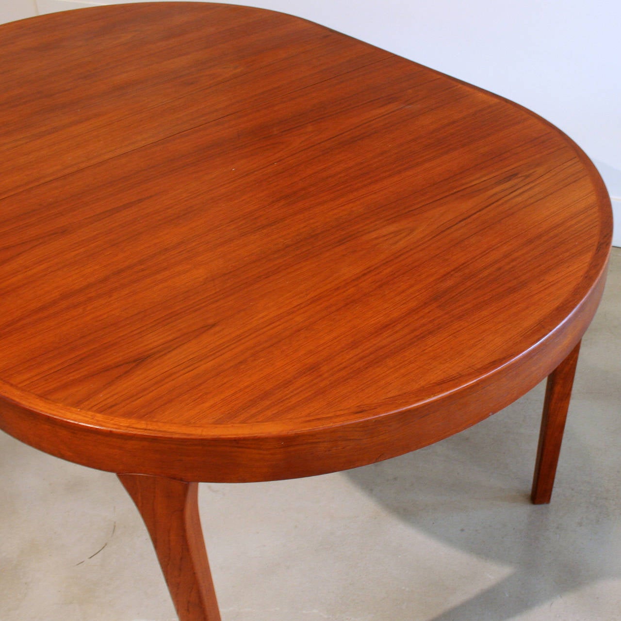 Vintage Danish Oval Teak Dining Table In Excellent Condition In Vancouver, BC