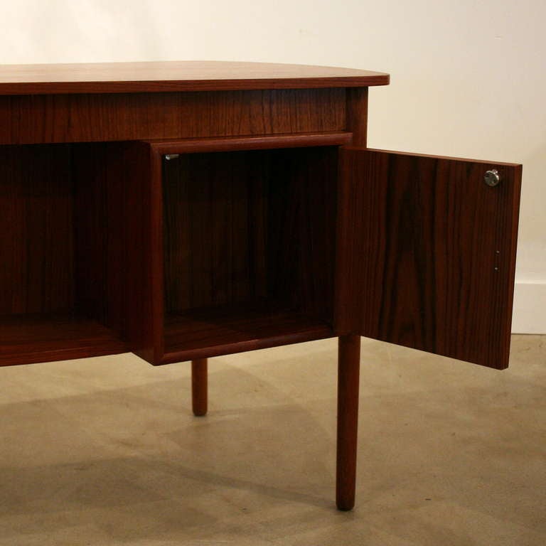 Vintage Teak Kidney-Shaped Desk 4