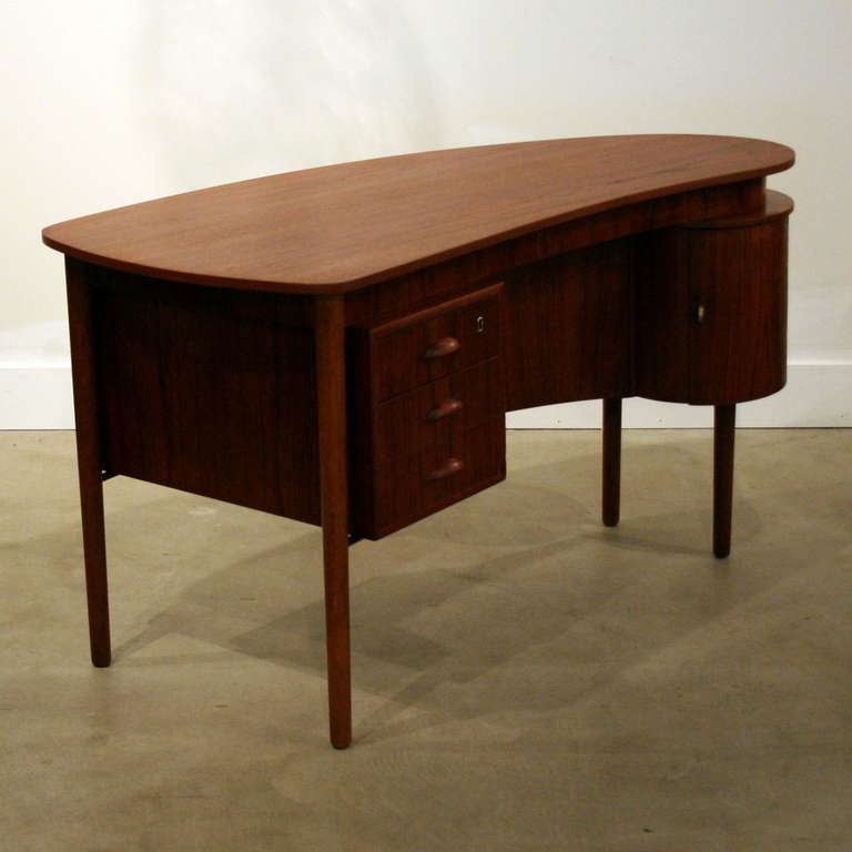 Vintage Teak Kidney-Shaped Desk 1