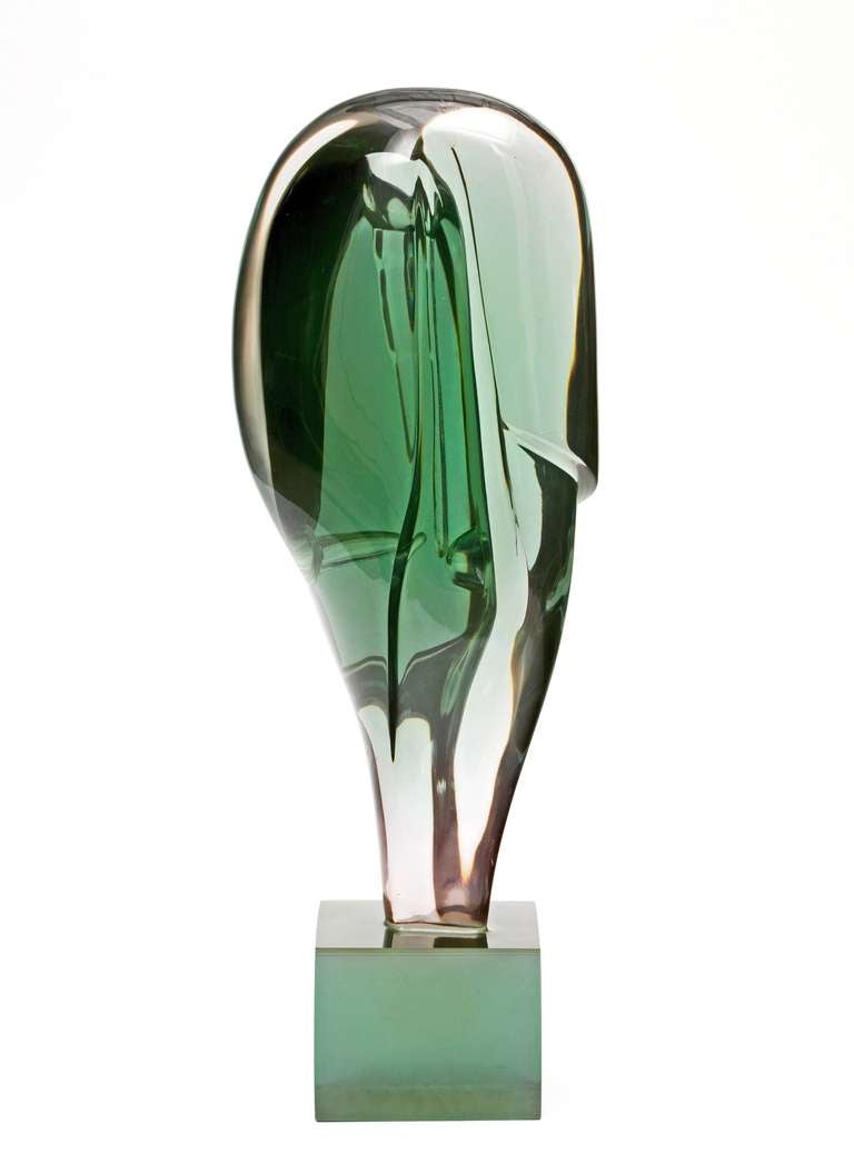 Sculpture unique en son genre en Lucite des années 70 par Henry Guerriero. Henry était représenté par la galerie Silvan Simone à Los Angeles dans les années 60 et 70. Alors qu'il travaillait le bronze:: il s'est tourné vers la lucite au milieu des