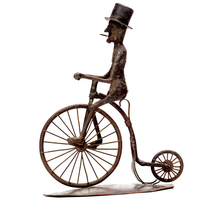 Arte popolare Coppia di sculture Art Smith nere raffiguranti un ciclista e un cacciatore, circa 1900 in vendita