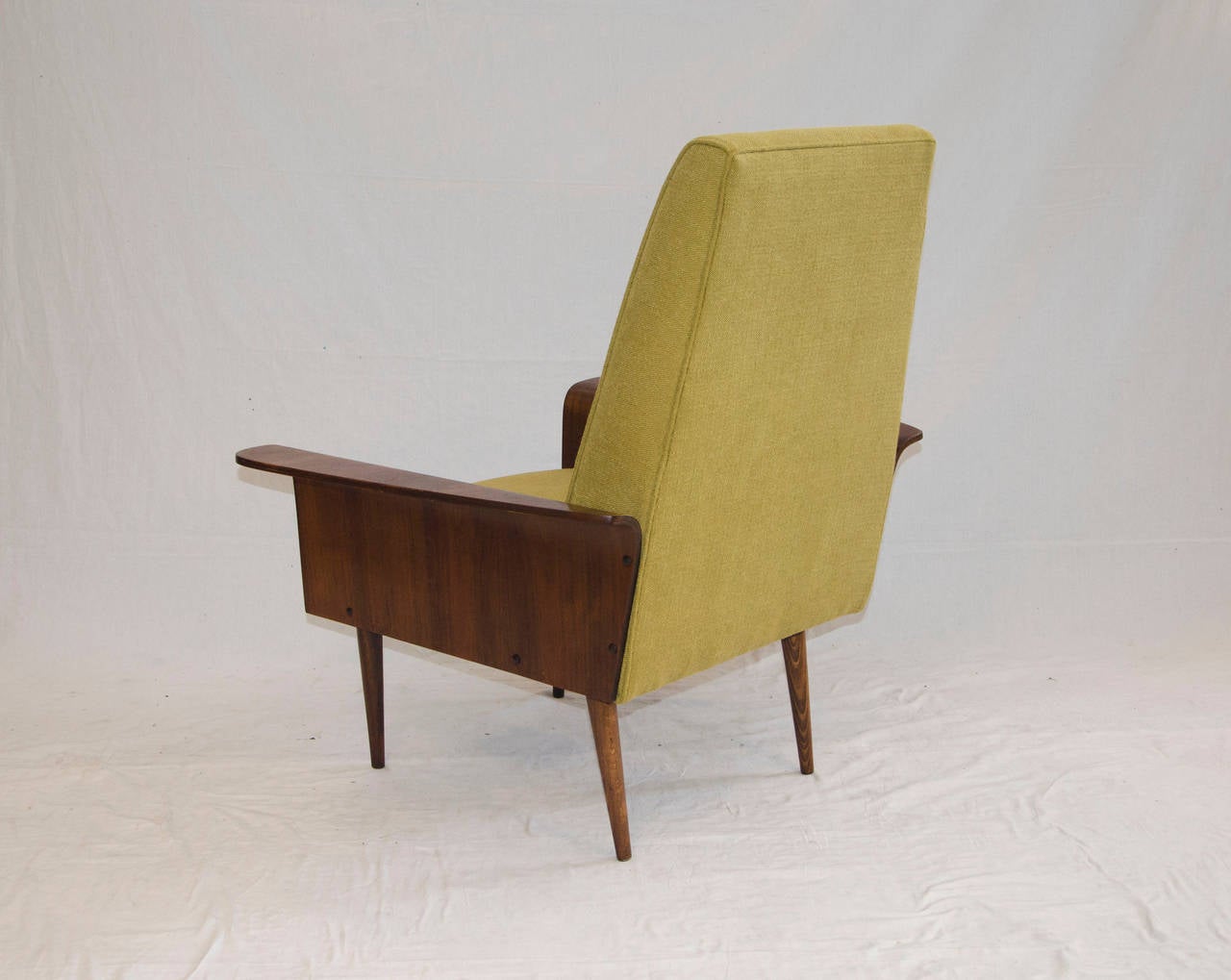 Walnut Bent Ply Lounge Chair in the Style of George Mulhauser In Excellent Condition In Crockett, CA