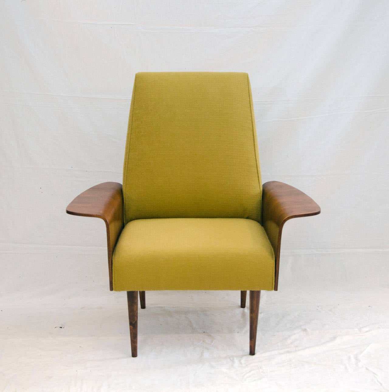 Mid-Century Modern Walnut Bent Ply Lounge Chair in the Style of George Mulhauser