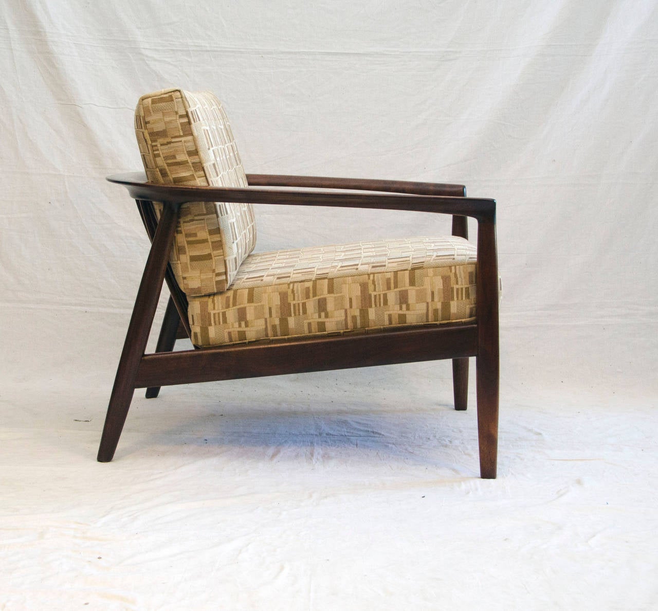 Mid-Century DUX Walnut Lounge Chair by Folke Ohlsson In Excellent Condition In Crockett, CA