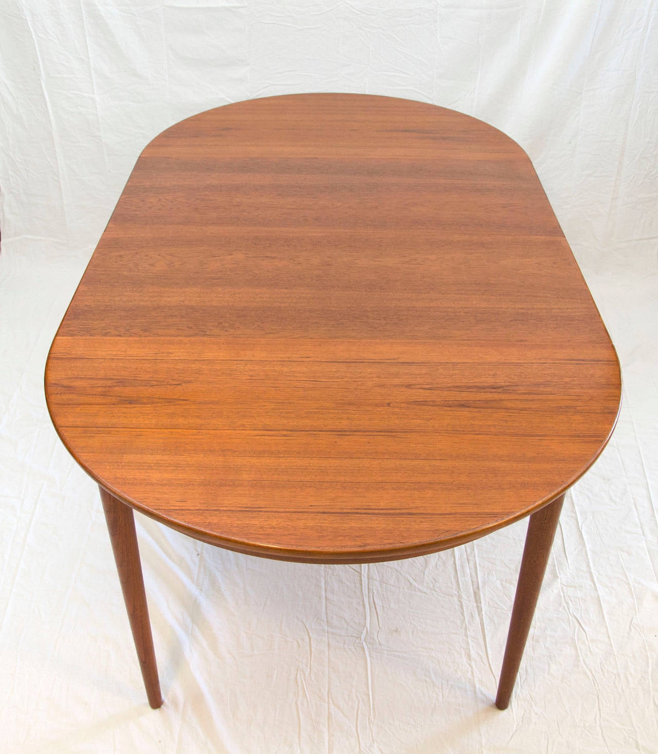 Danish Round Teak Dining Table with Two Leaves by Moreddi In Excellent Condition In Crockett, CA
