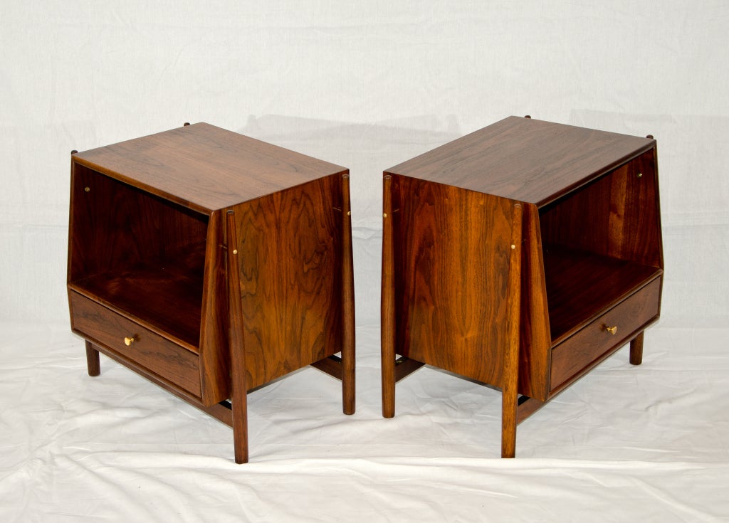Nice pair of walnut nightstands manufactured by Drexel, for the 