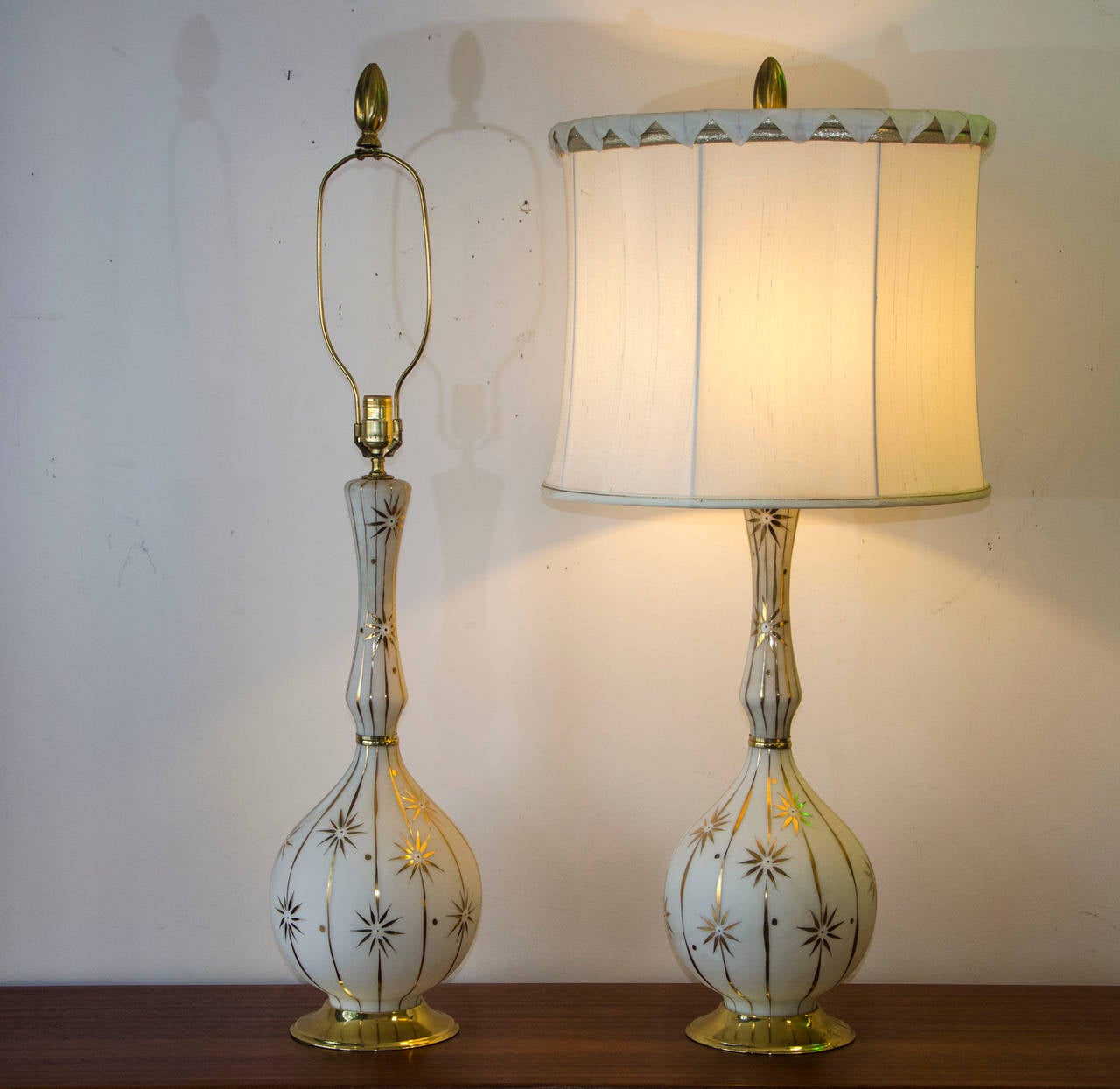 Américain Paire de lampes en verre du milieu du siècle:: Hollywood Regency